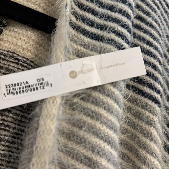 Shawl sweater - Picture 4 of 4